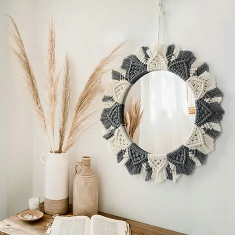YIENJAOY Miroir Mural Miroir à Franges En Macramé Boho Avec Pendentif En Plumes De Perles De Bois Miroir Rond D'art Mural Pour Couloir De Chambre à Coucher Salon Décor à La Maison(Gris) 4 YIENJAOY Miroir Mural Miroir à Franges En Macramé Boho Avec Pendentif En Plumes De Perles De Bois Miroir Rond D'art Mural Pour Couloir De Chambre à Coucher Salon Décor à La Maison(Gris) – Image 2